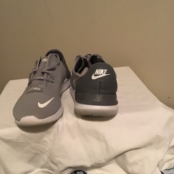 🔥Nike’s, great condition, lightweight, size 7, super clean, see photos - Picture 2 of 5